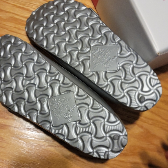 NWT Silver Slide Sandal - Picture 2 of 3